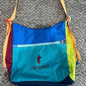 Cotopaxi Taal Convertible Crossbody Tote: Multicoloured Tote